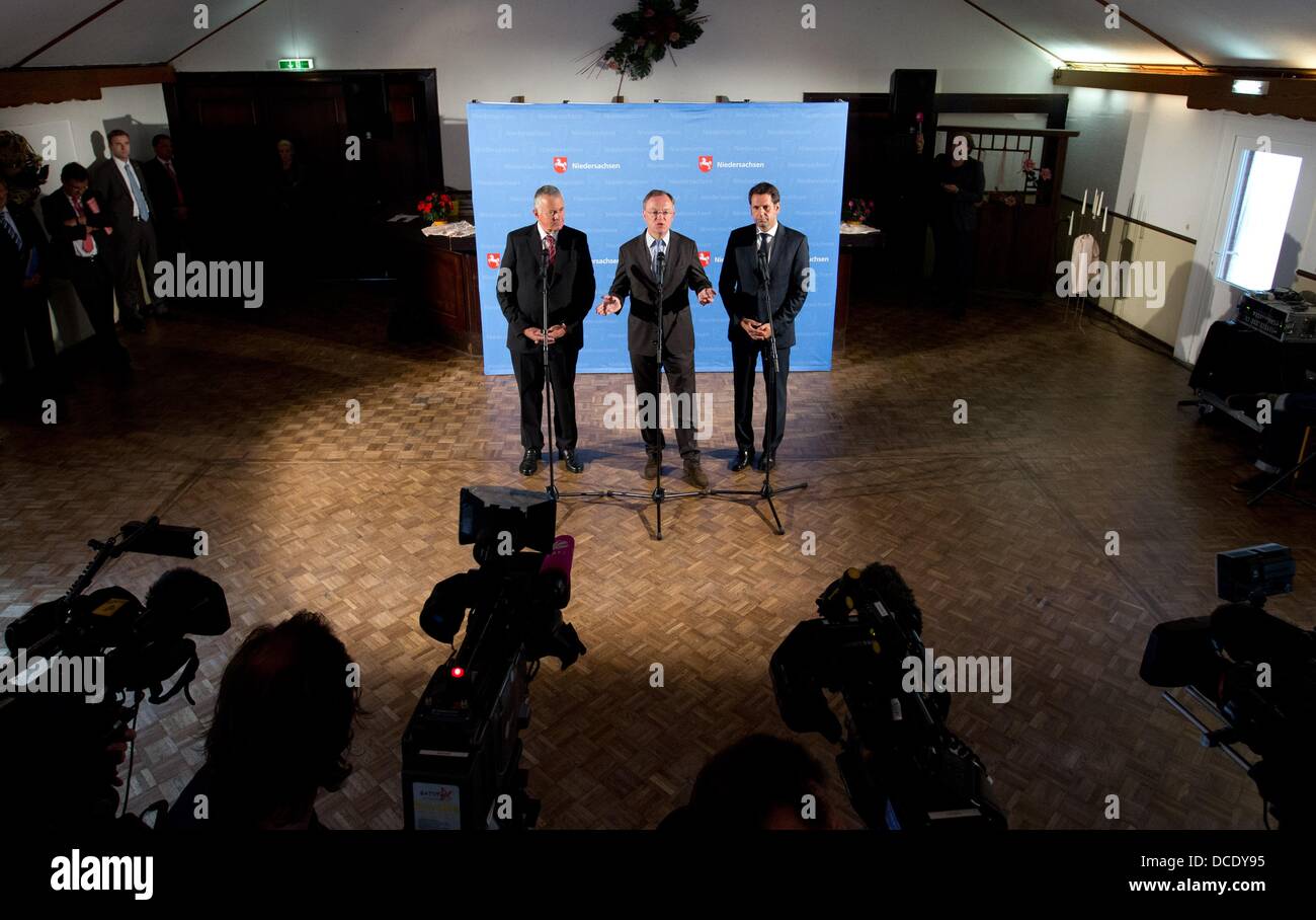 Premier Of Lower Saxony Stephan Weil (C) Talks Next To Hans Eveslage (L ...