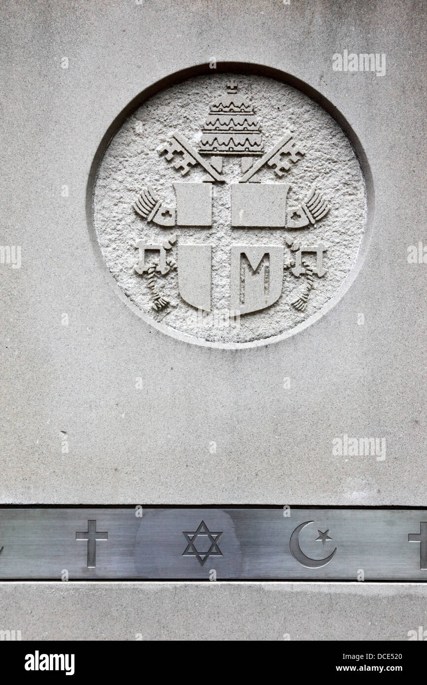 Symbols of the main Abrahamic religions (Christianity, Judaism and Islam) and Maryland coat of arms, Baltimore, Maryland, USA Stock Photo