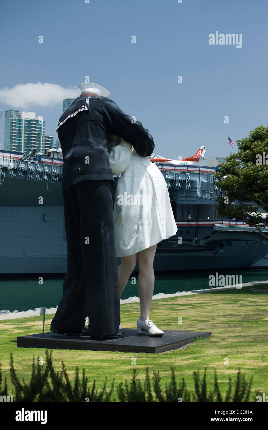 SURRENDER KISS SCULPTURE USS MIDWAY MOLE PARK SAN DIEGO CALIFORNIA USA