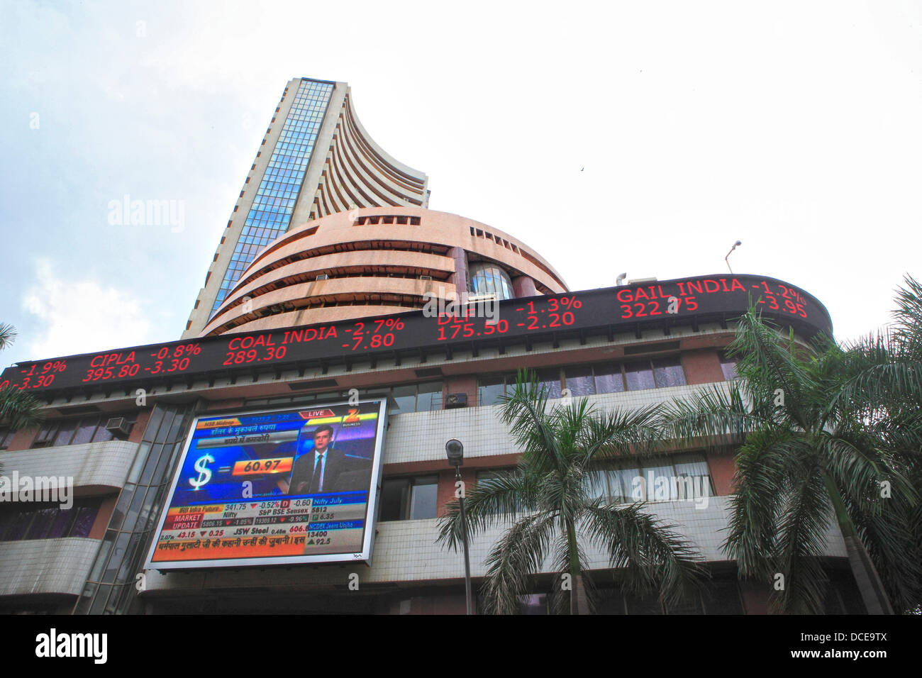 July 8, 2013 - Mumbai, Maharashtra, India - The Bombay Stock Exchange Building (BSE Building) in Mumbai. The Stock market is doing well giving a boost to the Real estate Industry as people are having more disposable income to invest. As the Indian Economy continues to grow a range of Multinational companies are setting up shop in India and looking for office space driving the huge growth in the Construction and Realty business in Mumbai. Hotel majors of the World are setting up new hotel Chains in India. (Credit Image: © Subhash Sharma/ZUMA Wire) Stock Photo