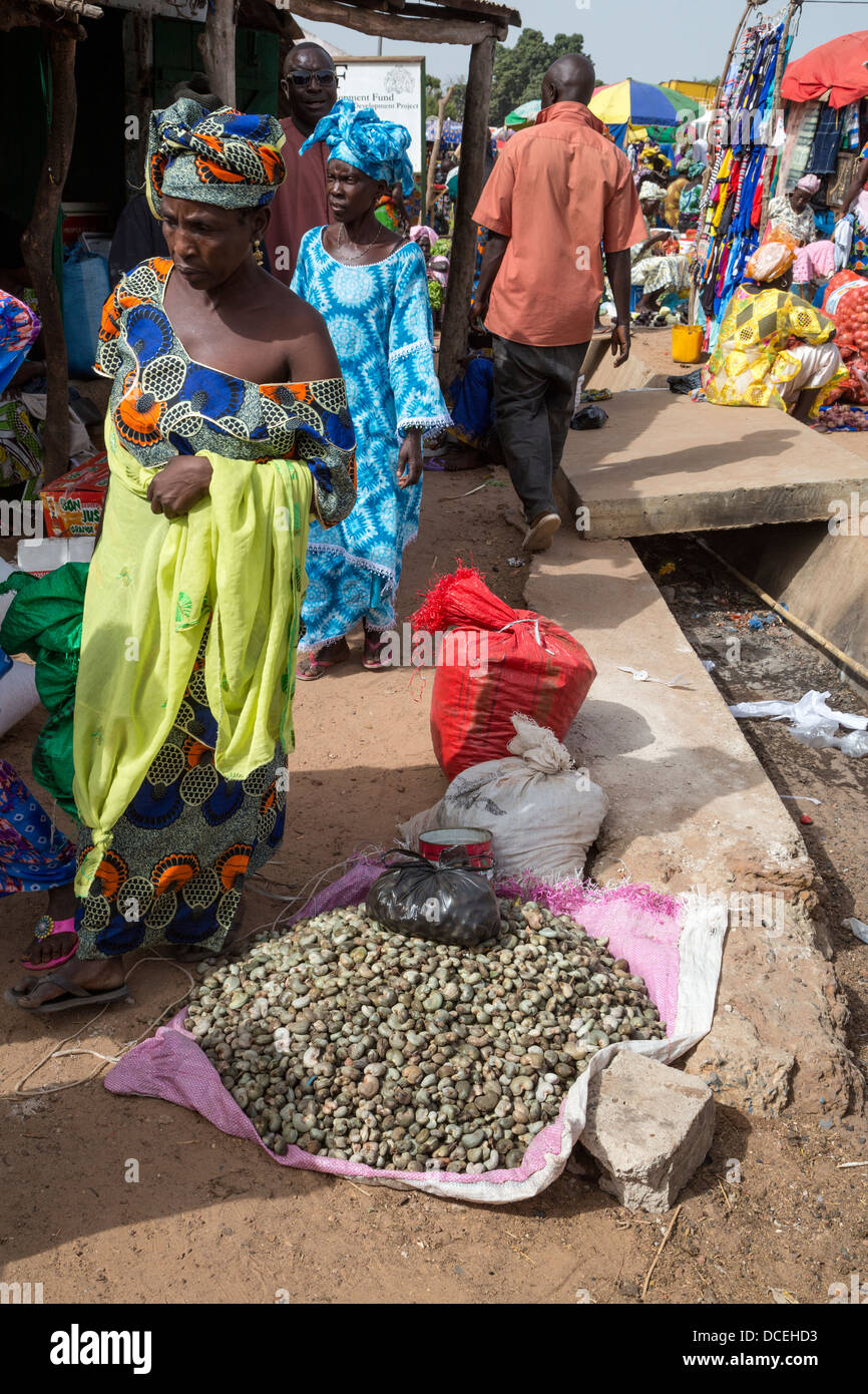 Unhulled Cashew Nuts for Sale, Roadside Market, Fass Njaga Choi, The Gambia Stock Photo