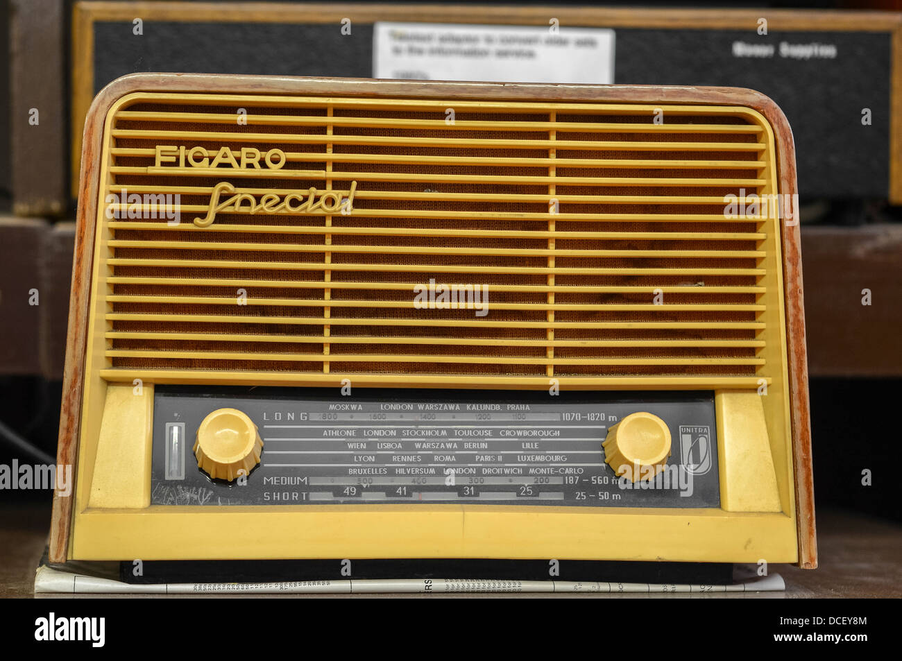 Classic radio hi-res stock photography and images - Alamy