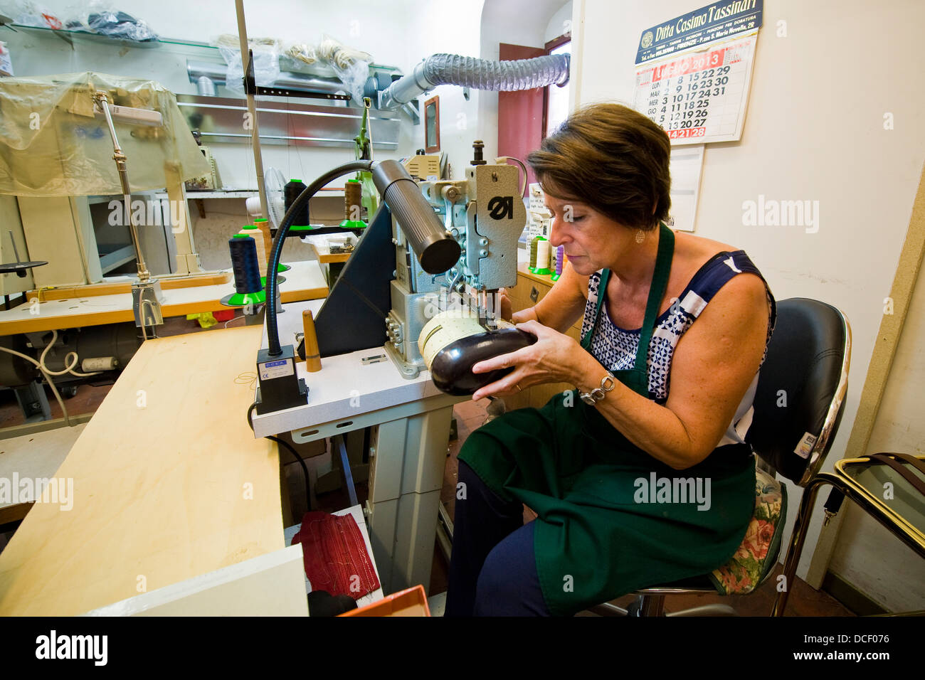 Italy, Tuscany, Florence, Scuola del cuoio, School of Leather, worker