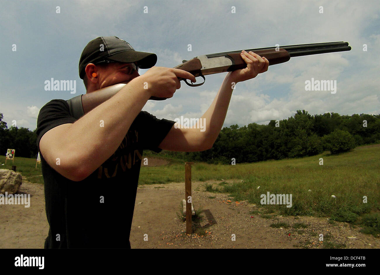 Feb. 29, 2012 Princeton, IOWA, USA Family members enjoy an