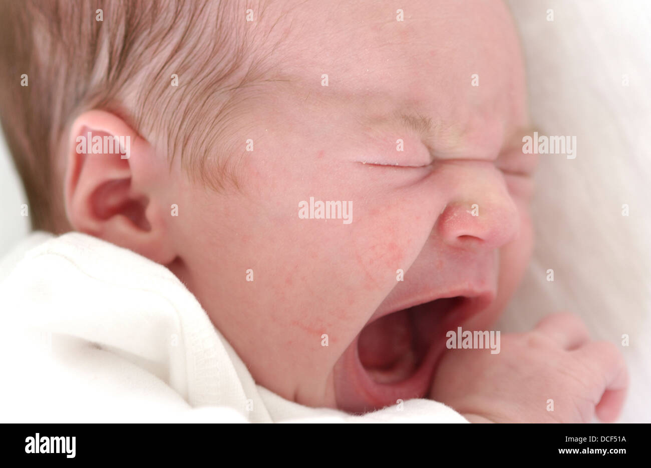 Yawning newborn baby Stock Photo Alamy