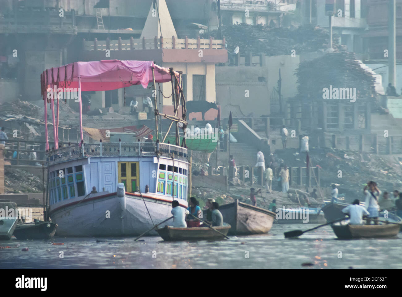 India, Bihar, Bodhgaya, Boat trip on Ganges approaching Manikarnika