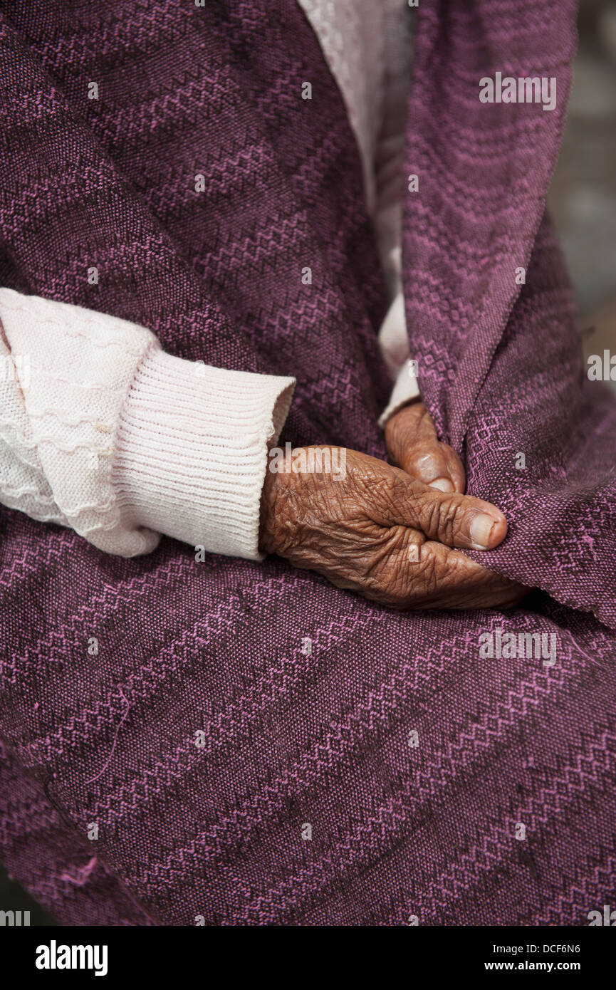 Mexico, Guanajuato, San Miguel de Allende, Old woman's hands holding her purple shawl Stock Photo