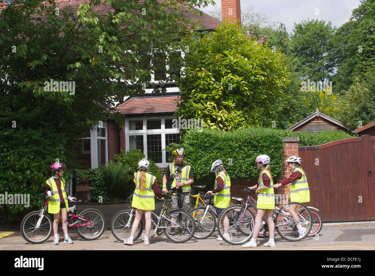 Bikeability - Cycling proficiency training in Groby Road, Altrincham Stock Photo