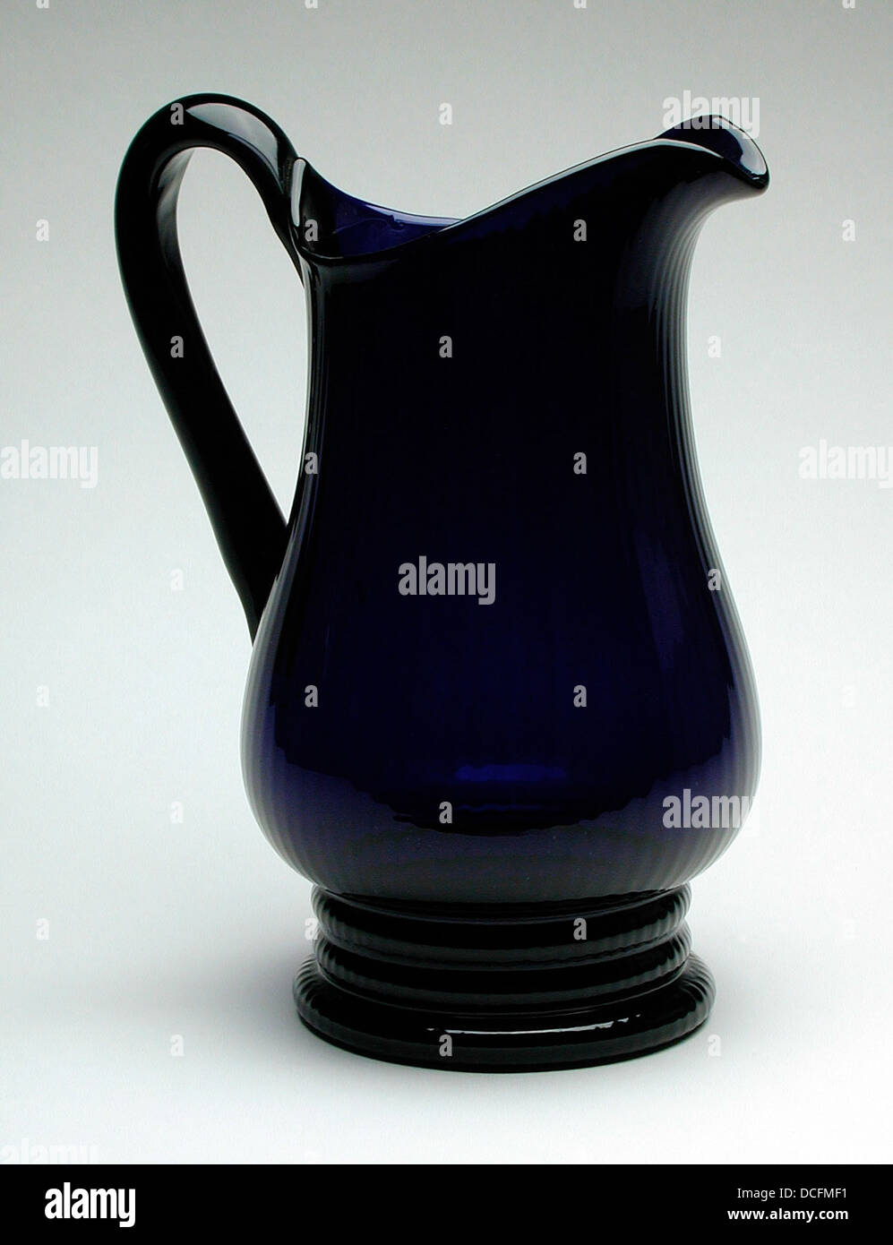 Silver pitchers hi-res stock photography and images - Alamy