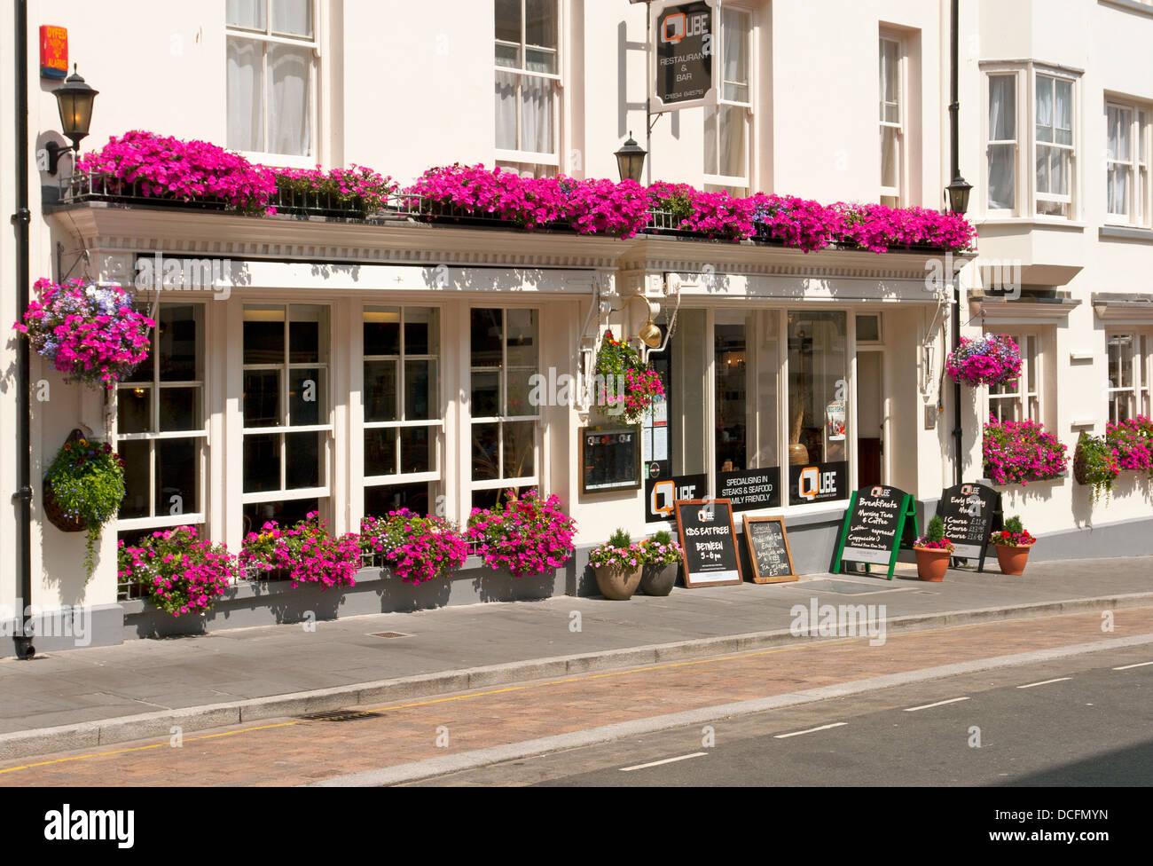 Qube restaurant in Tenby, Pembrokeshire,Wales with colourful flower decoration. Stock Photo