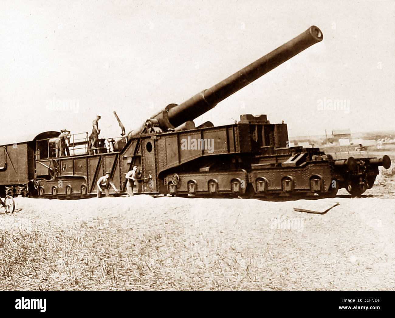 Railway gun hi-res stock photography and images - Alamy