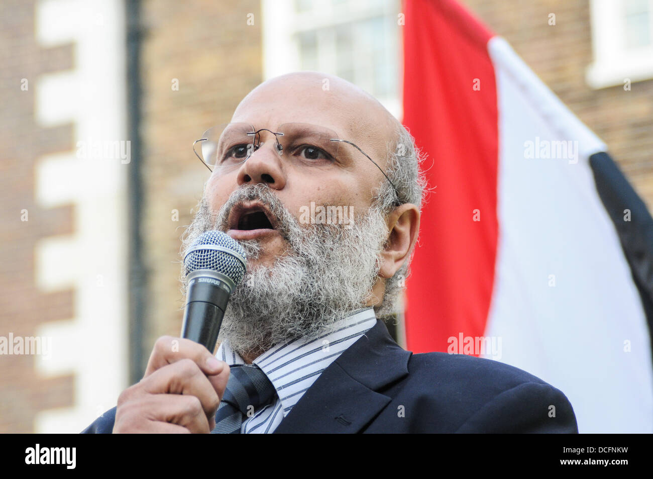 London 16th August 2013 : Dr Ahmed Ibrahim make a speaks Obama is a criminal protests outside Egypt Embassy in London. demand restore our elected President Morsi and the 60th years of the regime must go. Credit:  See Li/Alamy Live News Stock Photo