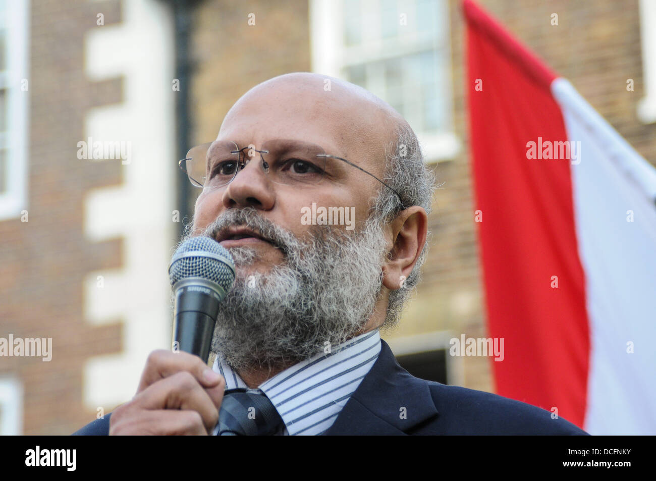 London 16th August 2013 : Dr Ahmed Ibrahim make a speaks Obama is a criminal protests outside Egypt Embassy in London. demand restore our elected President Morsi and the 60th years of the regime must go. Credit:  See Li/Alamy Live News Stock Photo