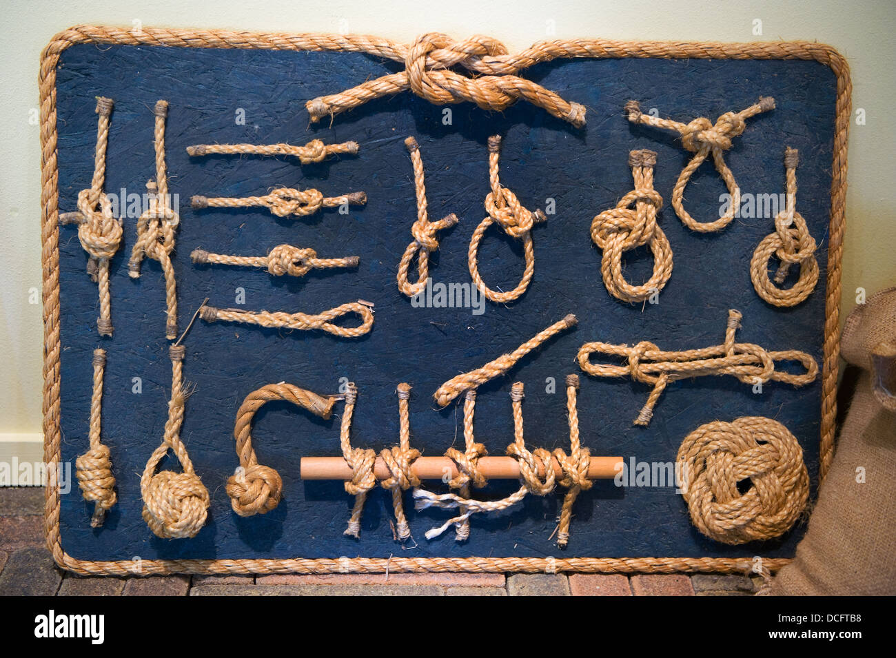 Ship knots hi-res stock photography and images - Alamy