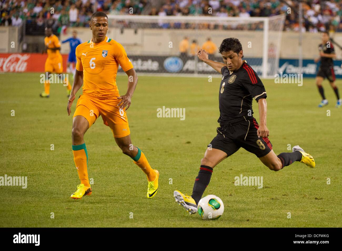 Aug. 14, 2013 - East Rutherford, New Jersey, U.S - August 14, 2013: Mexico National Team midfielder Angel Reyna (8) takes a shot in front of Ivory Coast National Team forward Mathis Bolly (6) during the International friendly match between Mexico and Ivory Coast at Met Life Stadium, East Rutherford, NJ. Stock Photo