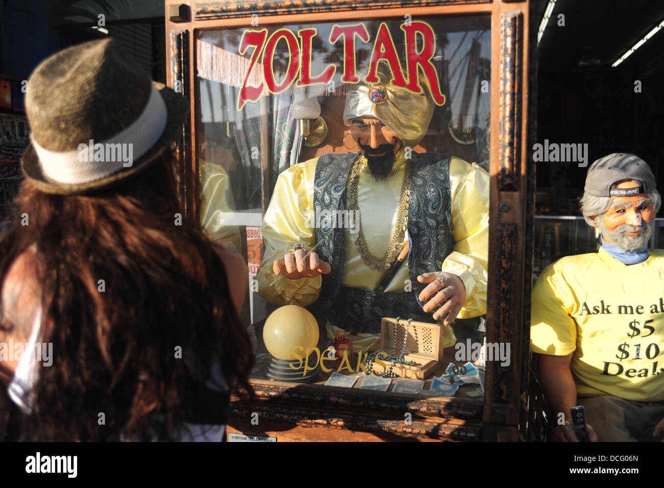 Zoltar Fortune Teller Stock Photos & Zoltar Fortune Teller Stock Images Alamy