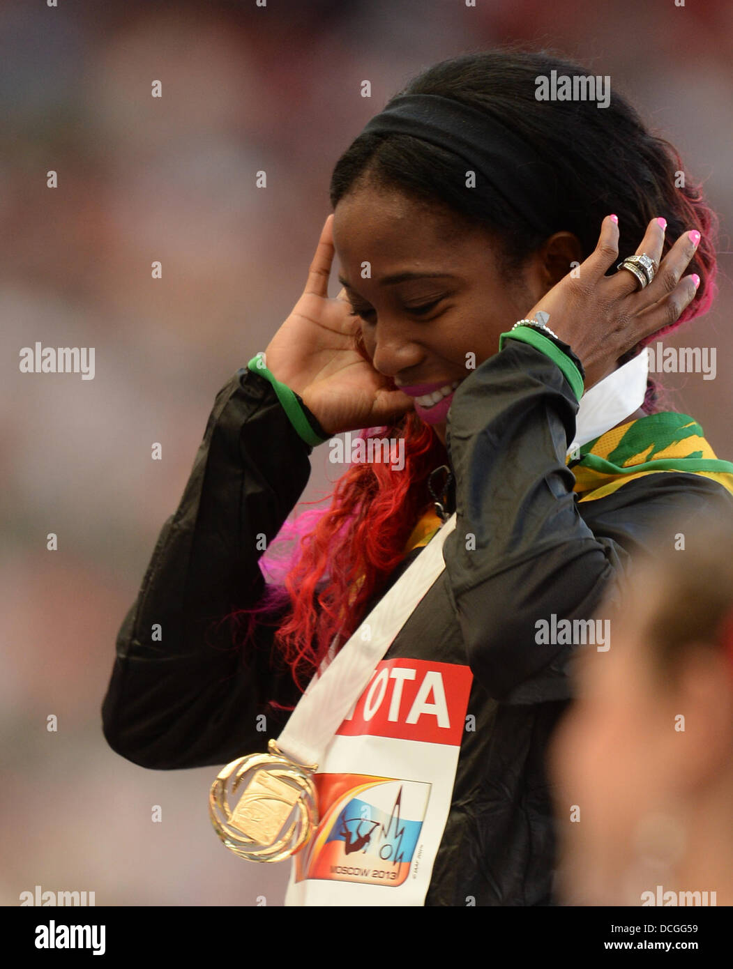 Moscow, Russia. 17th Aug, 2013. Gold medalist ShellyAnn FraserPryce of Jamaica poses on the