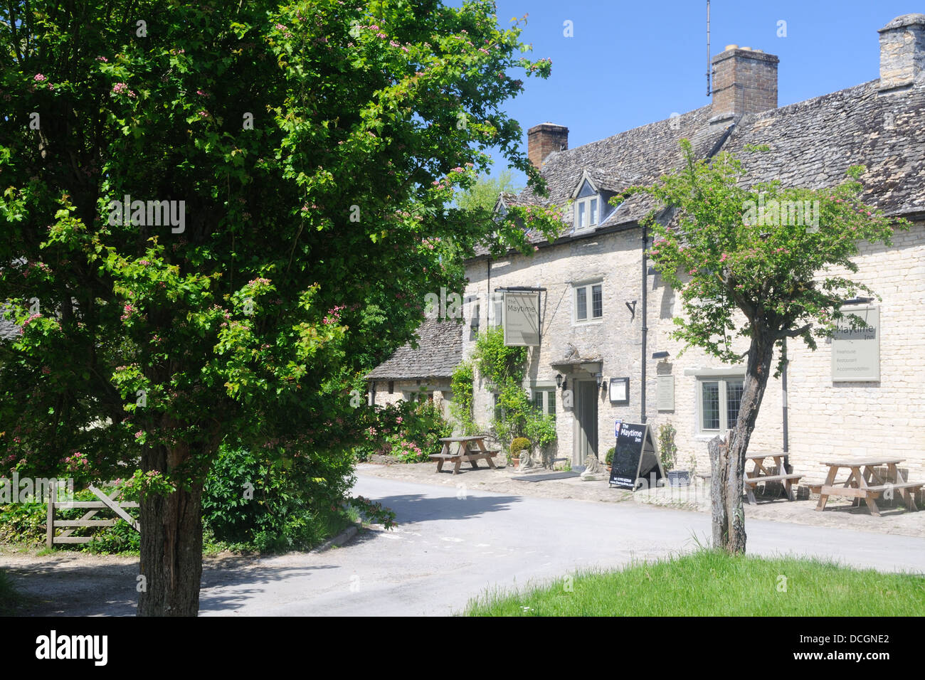 Spring at The Maytime Inn, in Asthall, Oxfordshire, England Stock Photo