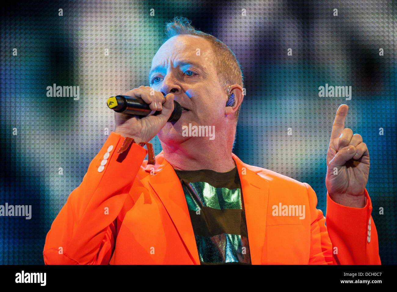 Remenham, Henley-on-Thames, Oxfordshire, UK. 17 August 2013. Fred Schneider frontman and vocalist of the American new wave band THE B-52s performs on-stage at the 2013 'REWIND - The 80s Festival' held 16-17-18 August 2013. Photograph Credit:  2013 John Henshall/Alamy Live News. PER0350 Stock Photo