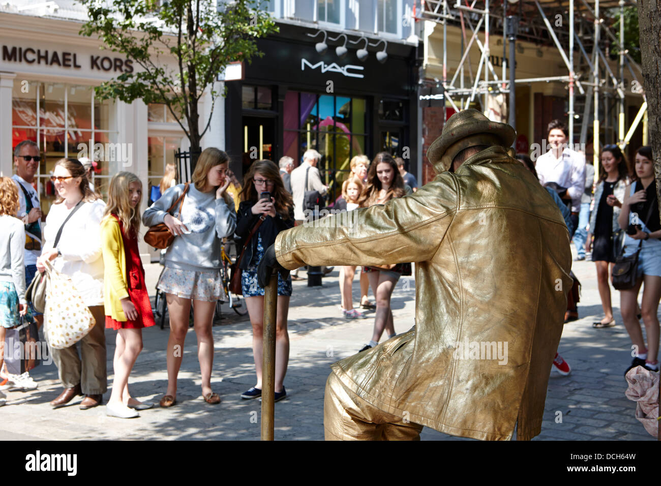 Street performer living statue hires stock photography and images Alamy