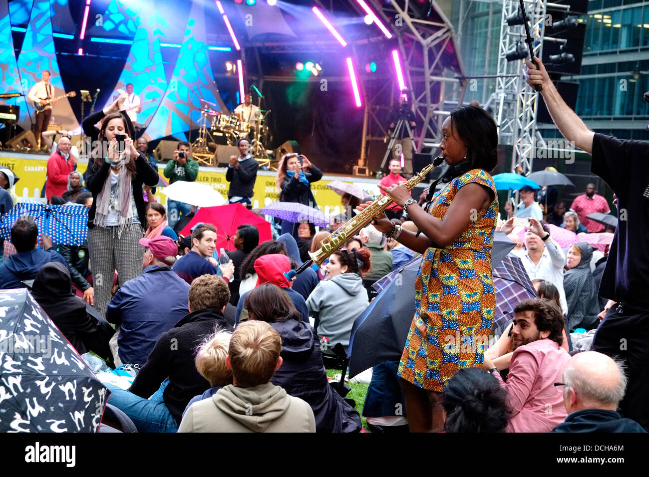 Yolanda Brown Jazz Saxophonist wows the crowds as the rain starts to fall at Canada Square Park, London, UK, 17 August 2013. Stock Photo