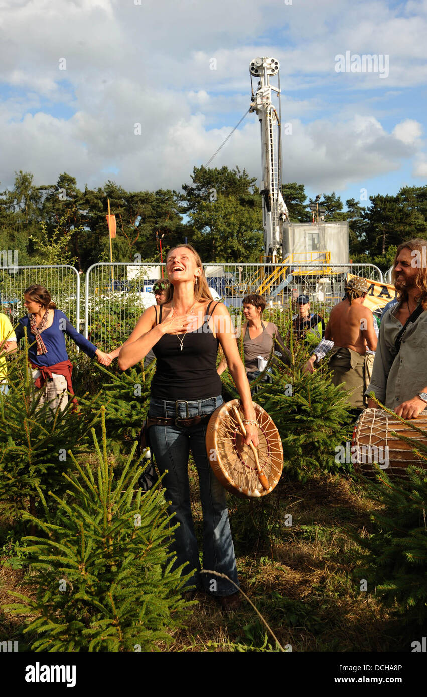 Balcombe, West Sussex, UK. 18th August 2013. Vanessa Vine a local resident leads Anti Fracking protesters at Balcombe Stock Photo