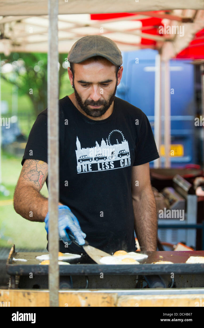 Crickhowell, Wales, UK. 18th August 2013. Day four of Green Man Festival. A food vendor tends to fried eggs. Credit:  Polly Thomas/Alamy Live News Stock Photo