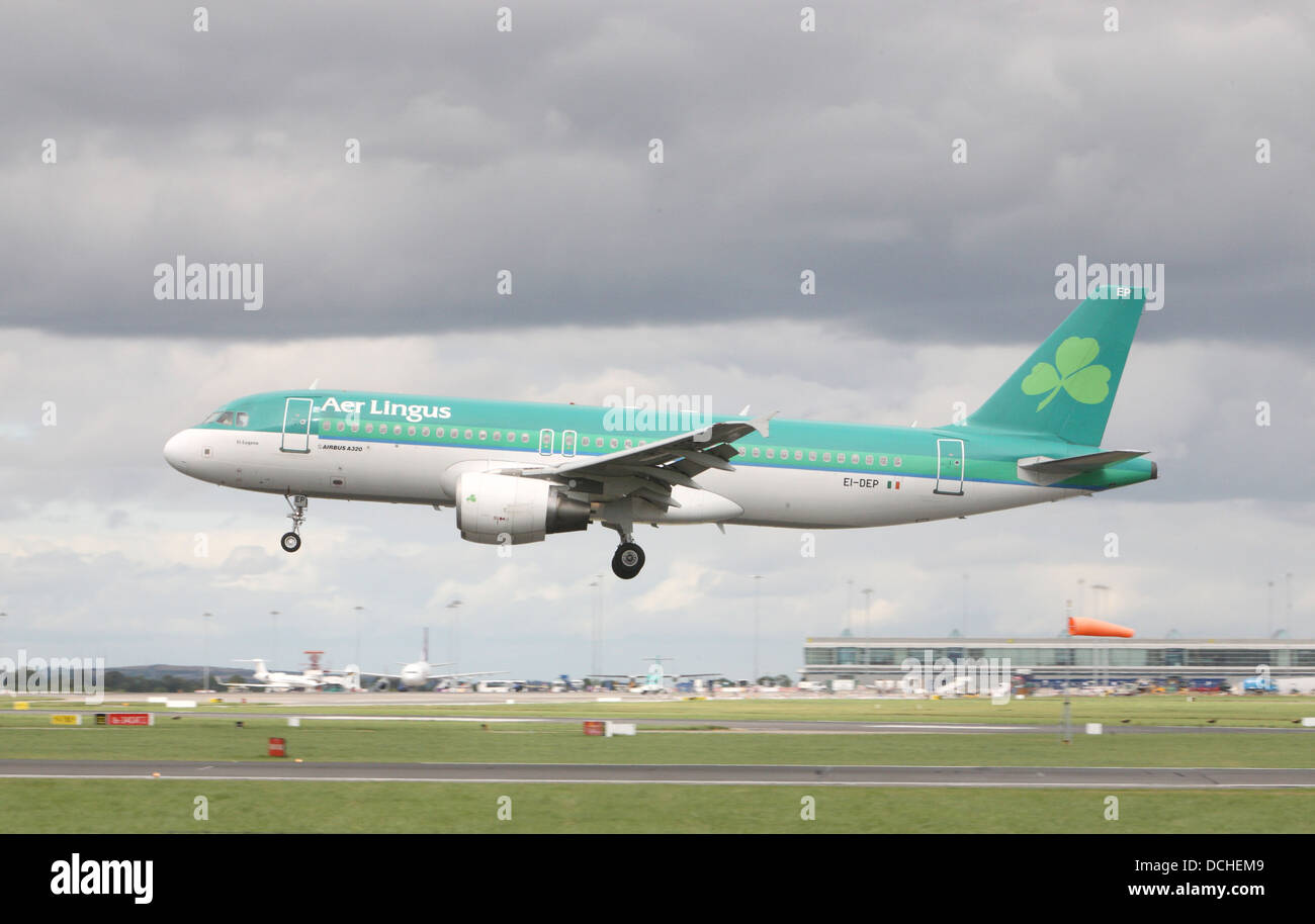 Shamrock airbus a320 in flight hires stock photography and images Alamy