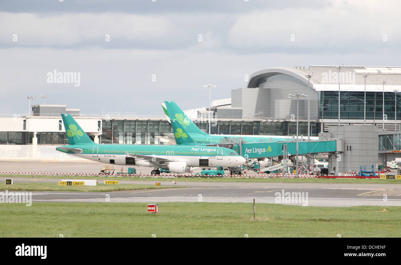 Aer lingus plane at dublin airport Stock Photo Alamy