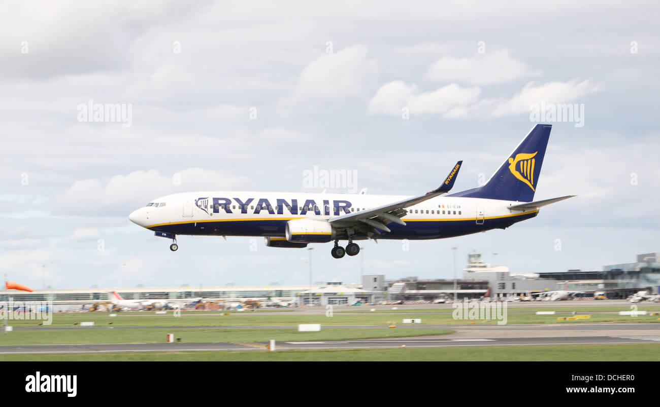 Ryanair flight landing at Dublin Stock Photo