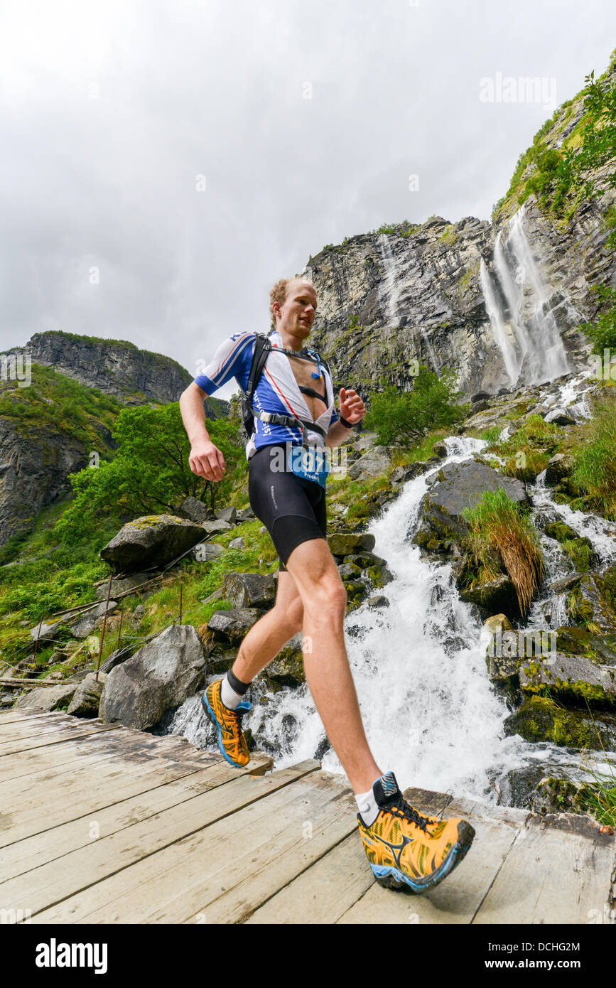 Aurland, Norway. 17th Aug, 2013. The run leg of the Aurlandsfjellet Xtreme triathlon takes the athletes up the wordl heritage valley Aurlandsdalen for a both beautiful and hard run leg. Aurlandsdalen, Norway, 17. August 2013 © Kjell Eirik Irgens Henanger/Alamy Live News Stock Photo