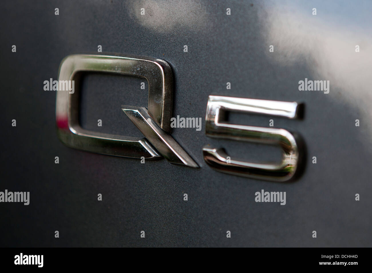 Audi Q5 badge on the side of a grey vehicle Stock Photo