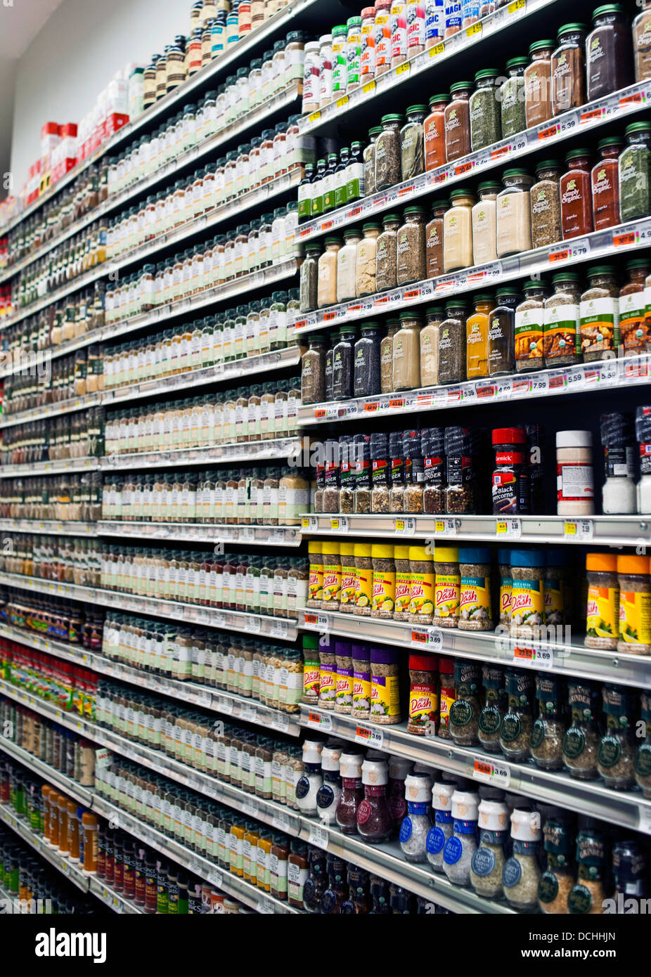 Spice spices store shelves hi-res stock photography and images - Alamy