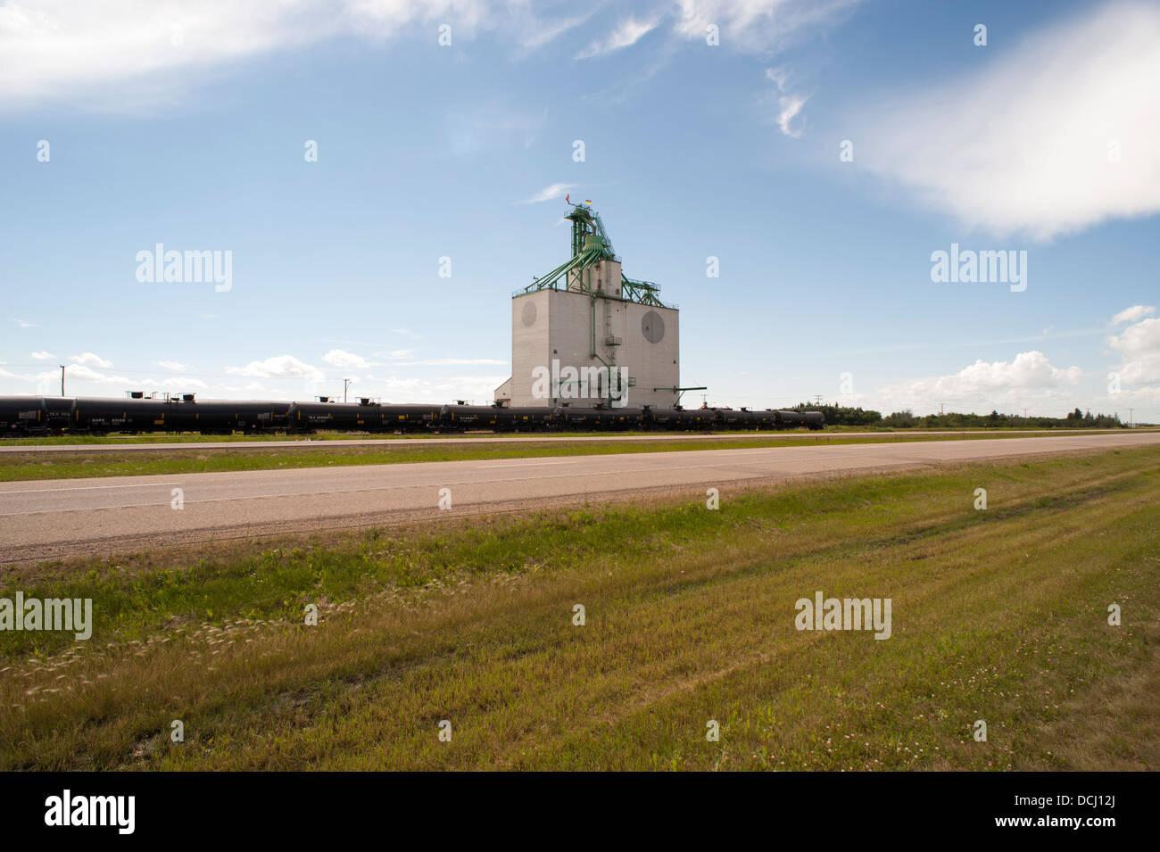 Grain elevator in Lashburn Saskatchewan Stock Photo Alamy
