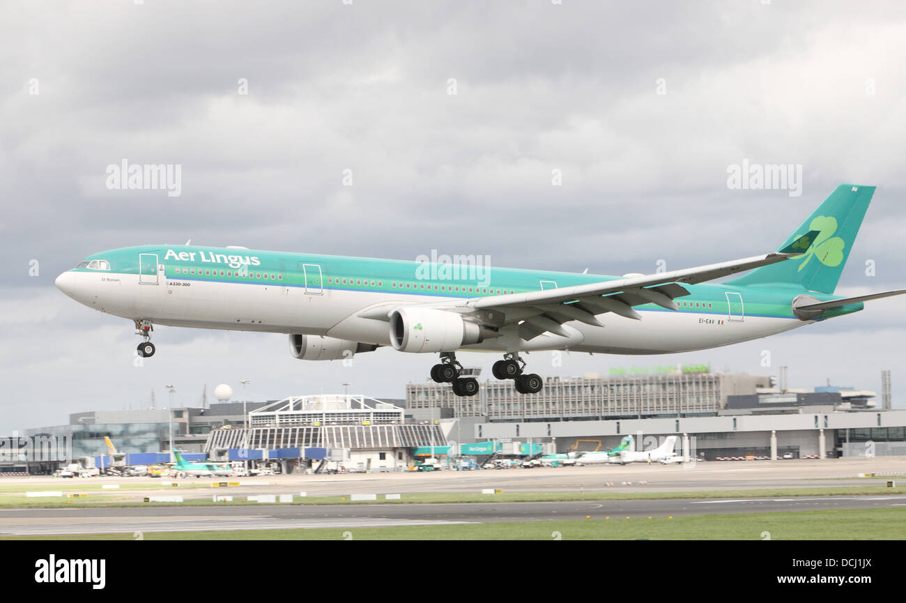 Aer lingus plane at dublin airport Stock Photo Alamy