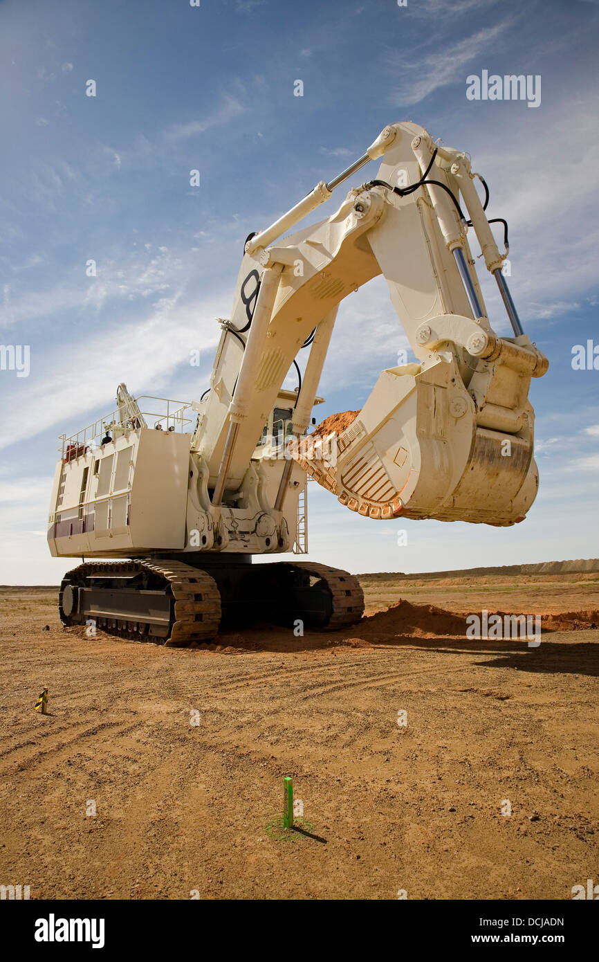 Caterpillar bucyrus used for earthmoving vehicle hires stock