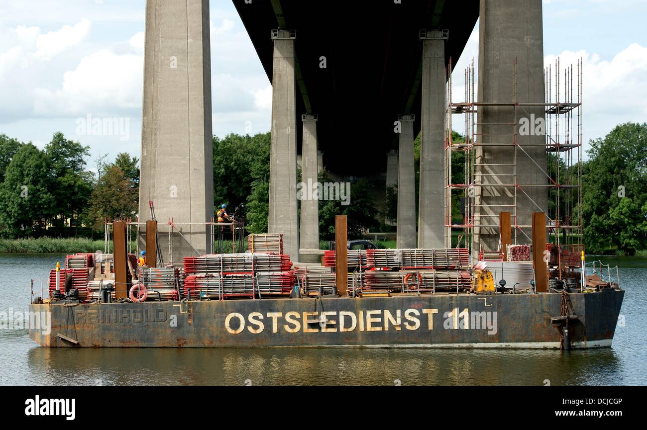 Rendsburg, Germany. 19th Aug, 2013. Construction workers work on a ...