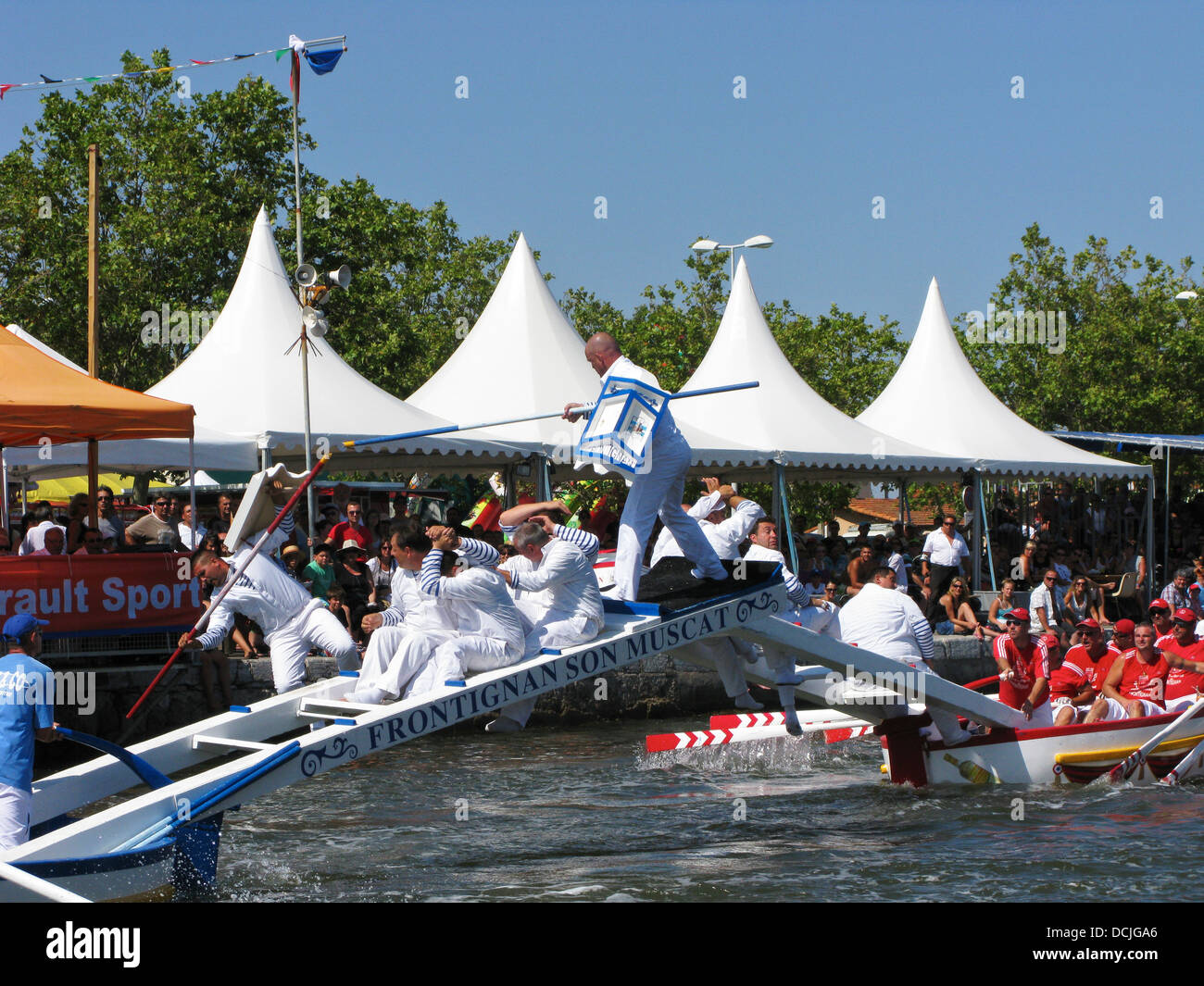 France water jousting hi-res stock photography and images - Alamy