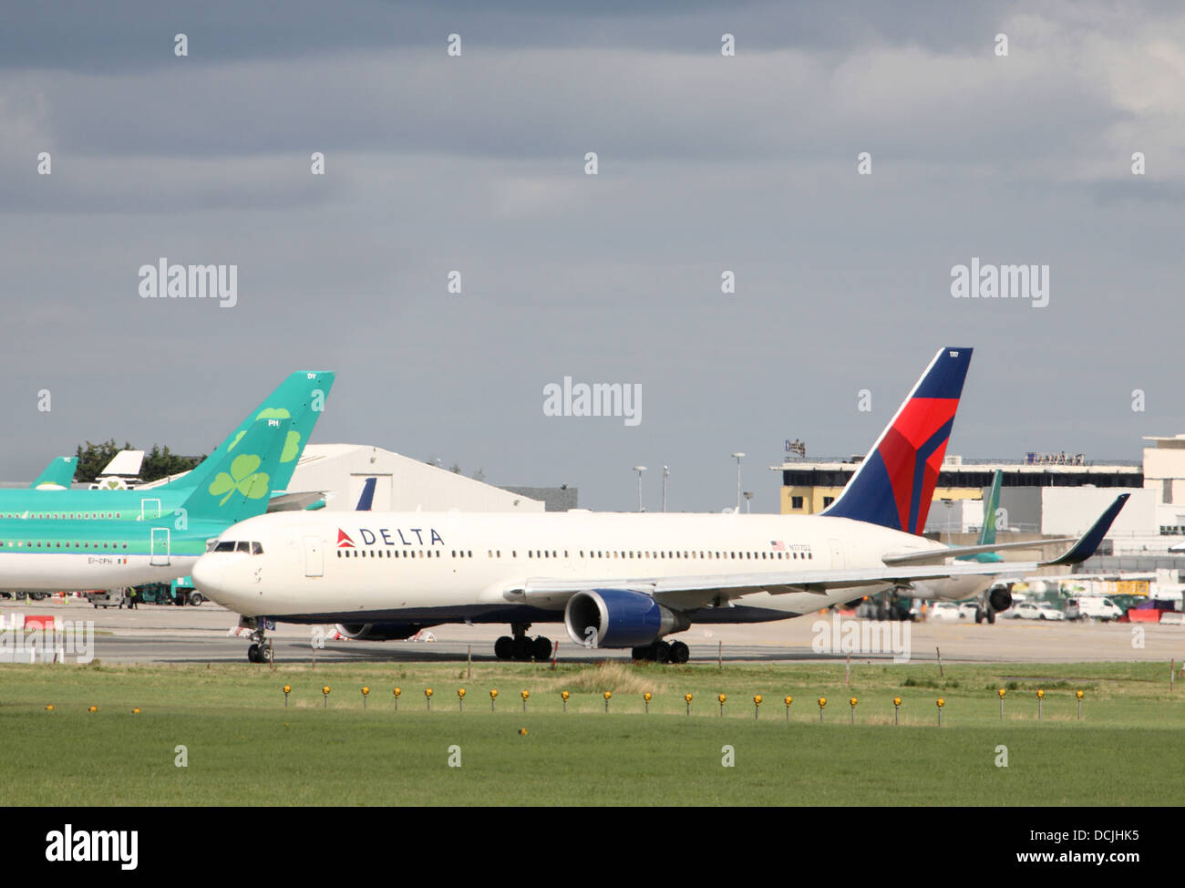 Delta airlines ready for take off at Dublin Airport Stock Photo