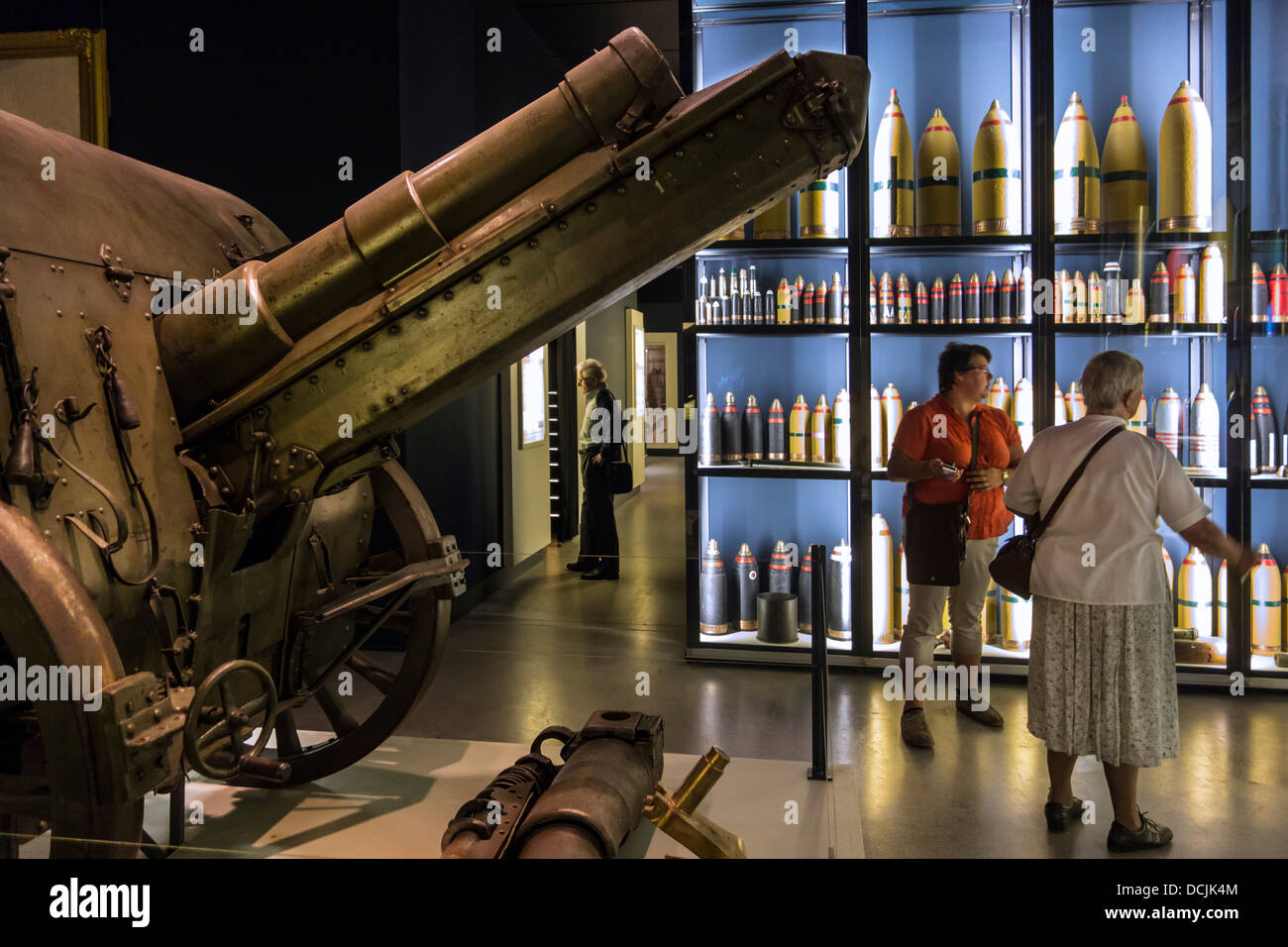 First World War One German Howitzer and artillery ammunition in the Memorial Museum Passchendaele 1917 at Zonnebeke, Belgium Stock Photo