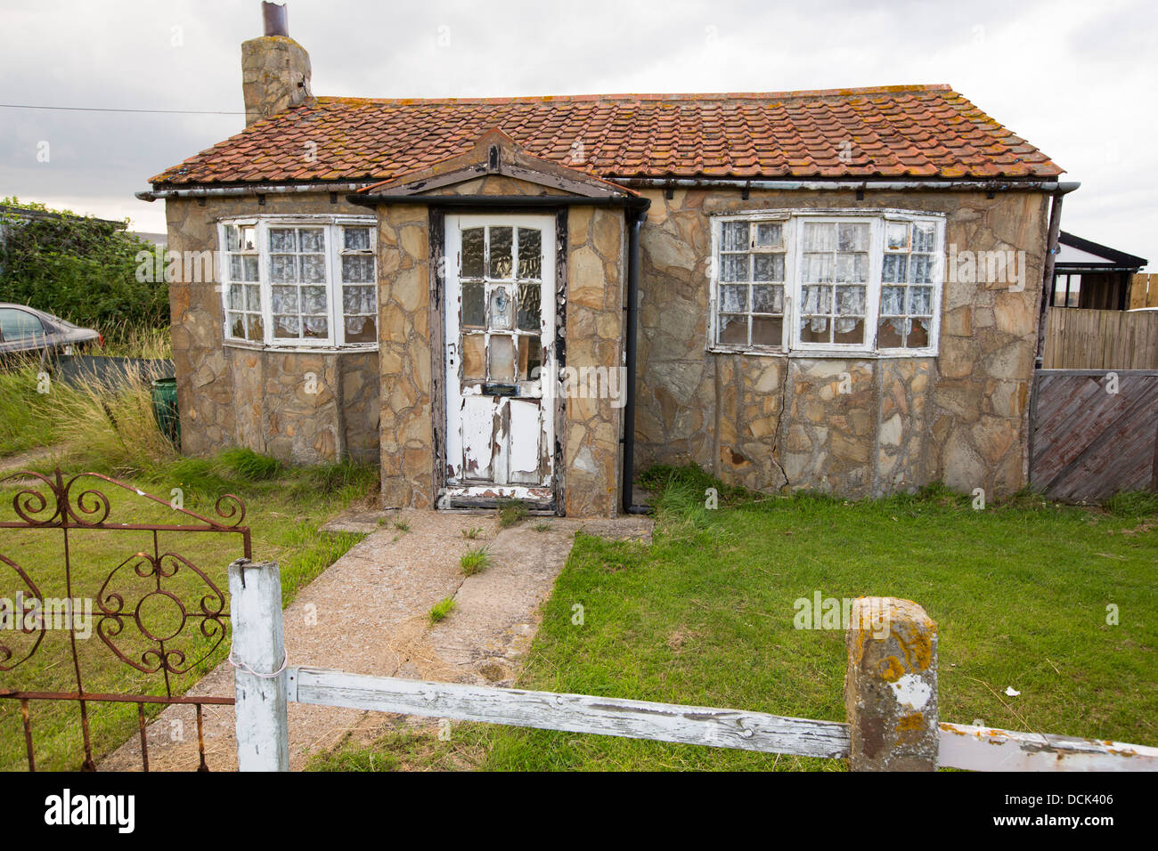 House cliff coastal erosion hi-res stock photography and images - Alamy