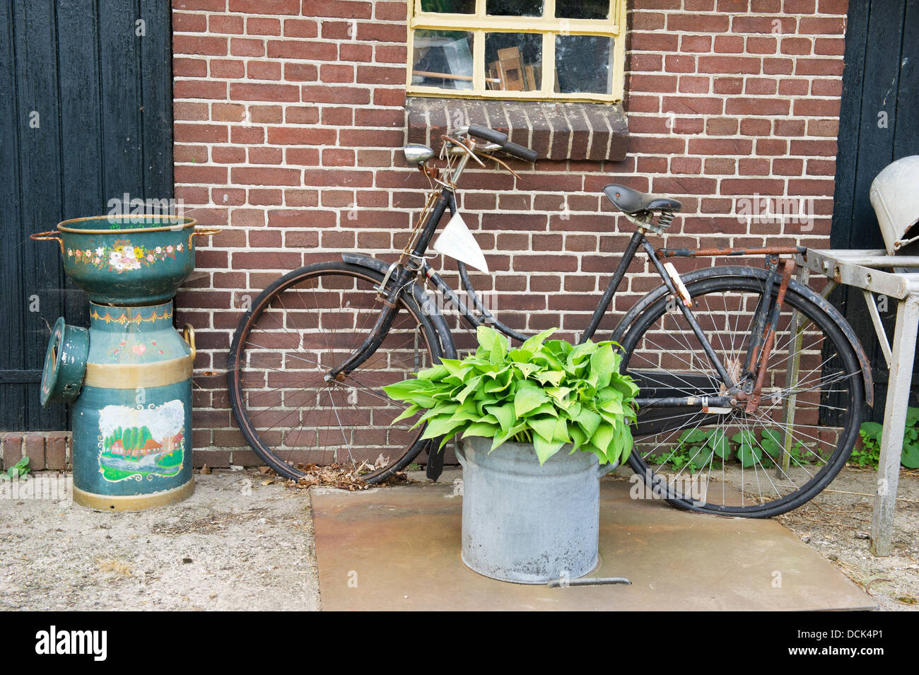 Vintage bike hi-res stock photography and images - Alamy
