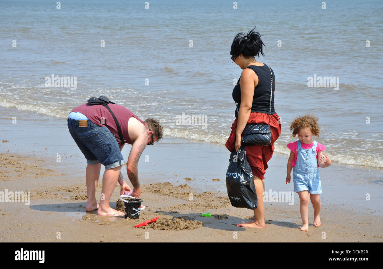 Family with beach hi-res stock photography and images - Alamy