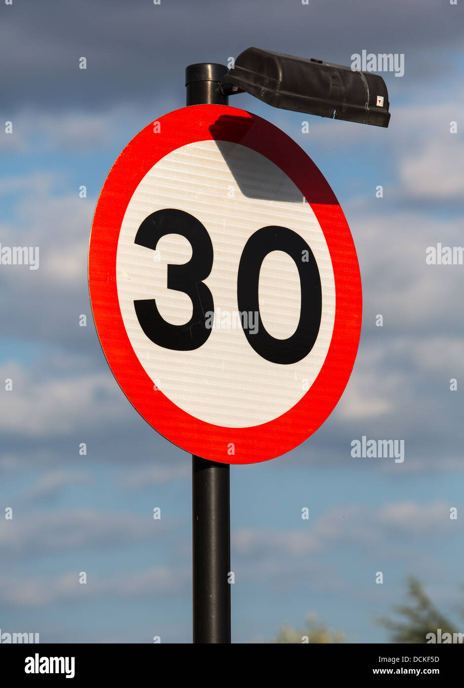 30 Miles Per Hour Speed Sign Stock Photos & 30 Miles Per Hour Speed ...