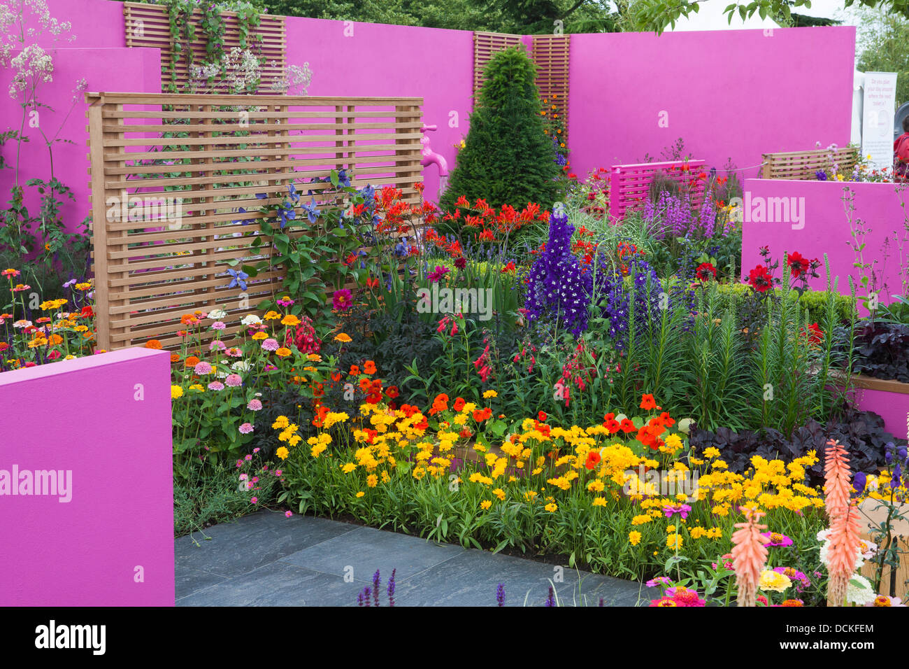 Painted garden walls hires stock photography and images Alamy