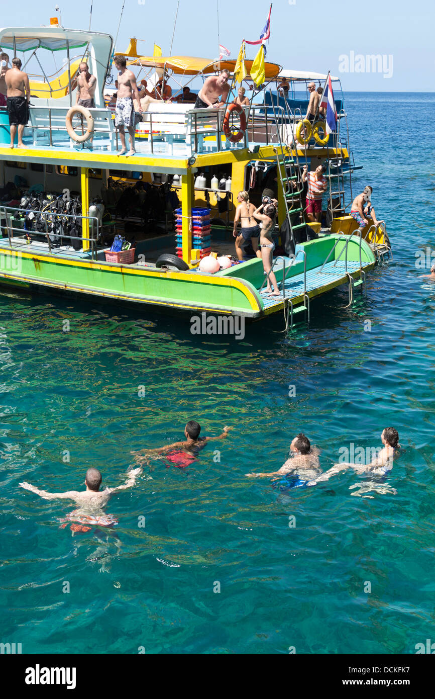 Scuba diving boat hi-res stock photography and images - Alamy