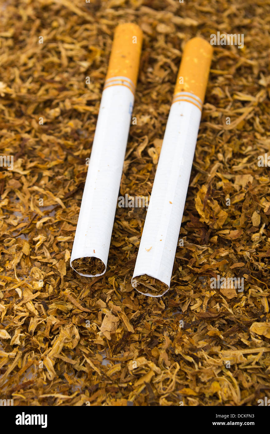 Lung made of cigarettes hi-res stock photography and images