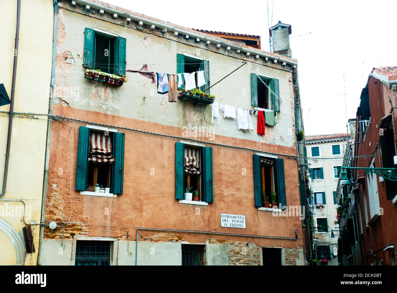 Washing hanging from a faded Venietian building in Venice, Italy Stock Photo