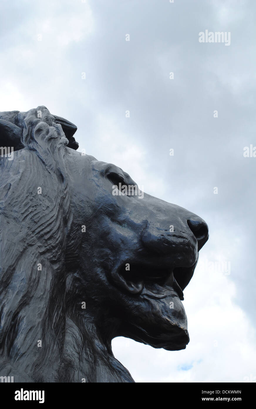 Lion trafalgar square hi-res stock photography and images - Alamy