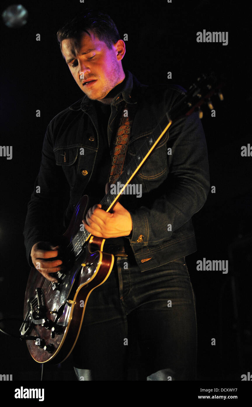 Jamie Cook Of The Arctic Monkeys Performing At Revolution Live Fort Lauderdale Florida 08 10 11 Stock Photo Alamy